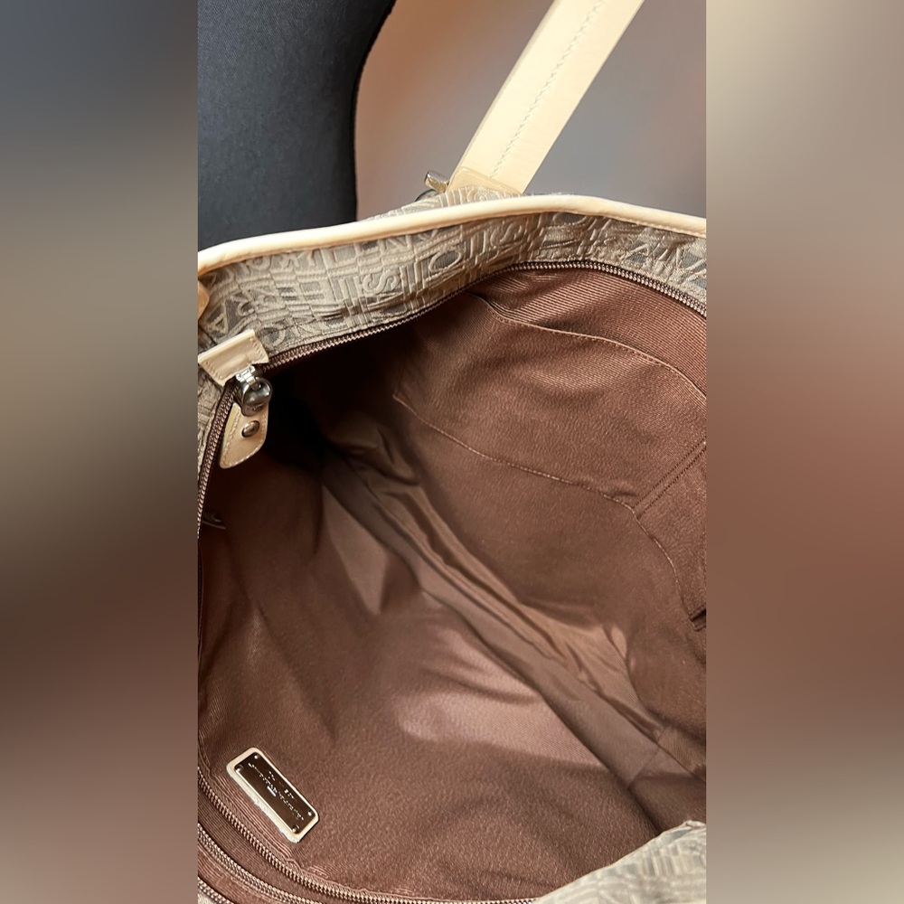 Salvatore Ferragamo Beige Monogram Tote - Picture 8 of 13